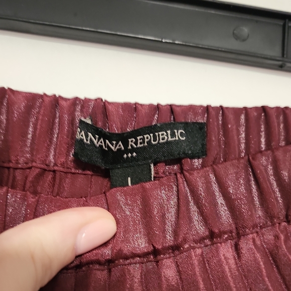 Banana Republic Metallic Burgundy Pleated Midi Skirt Size L - Picture 3 of 14